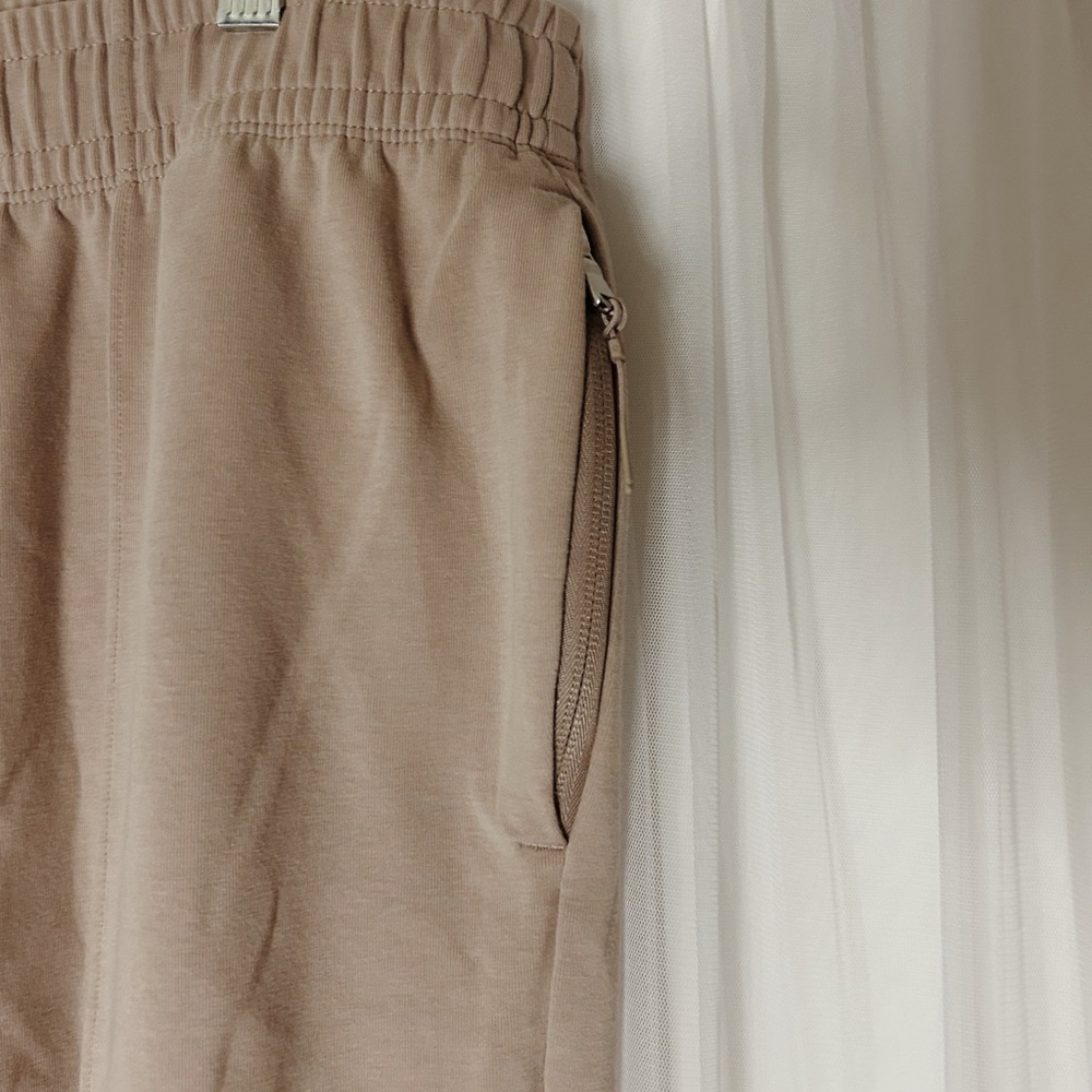 Old Navy Dynamic Fleece Joggers in Brown - Picture 5 of 5